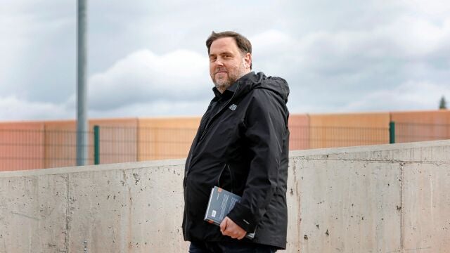 El exvicepresidente de la Generalitat Oriol Junqueras, condenado a 13 años de cárcel por sedición, en una de sus salidas de prisión antes de que se revocasen