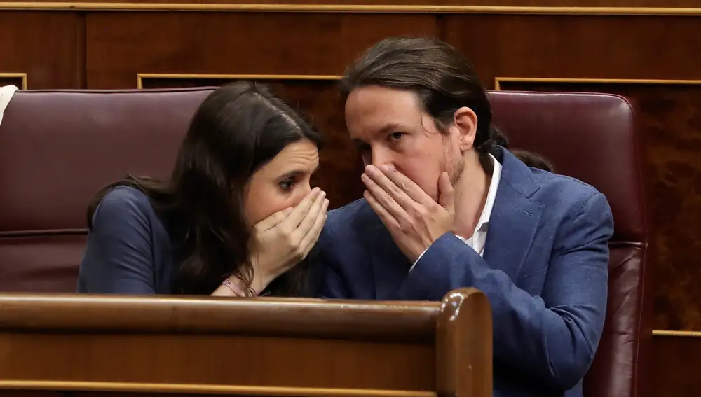 El líder de Unidos Podemos, Pablo Iglesias, y la portavoz Irene Montero