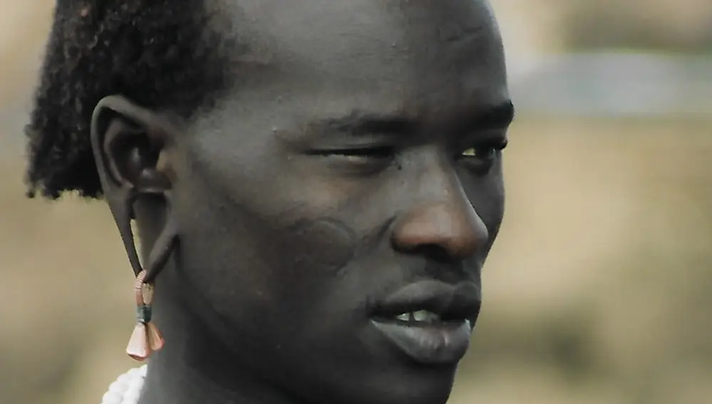 En Kenya se hacen extender los lóbulos de las orejas para marcar su status