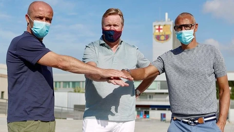 Ronald Koeman, con sus ayudantes Alfred Schreuder (izquierda) y Henrik Larsson (derecha).