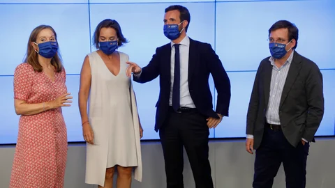 El líder del PP, Pablo Casado , junto al alcalde de Madrid, José Luis Martínez-Almeida (d), nuevo portavoz nacional; la nueva portavoz en el Congreso, Cuca Gamarra y Ana Pastor, vicepresidenta segunda de la Cámara Baja.