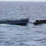 La Marina italiana rescata a un grupo de inmigrantes cerca de la costa de la isla de Lampedusa