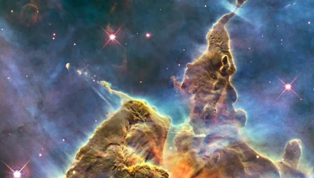 La nebulosa de Carina, una gigantesca nube de gas y polvo en la que están naciendo una gran cantidad de estrellas nuevas.