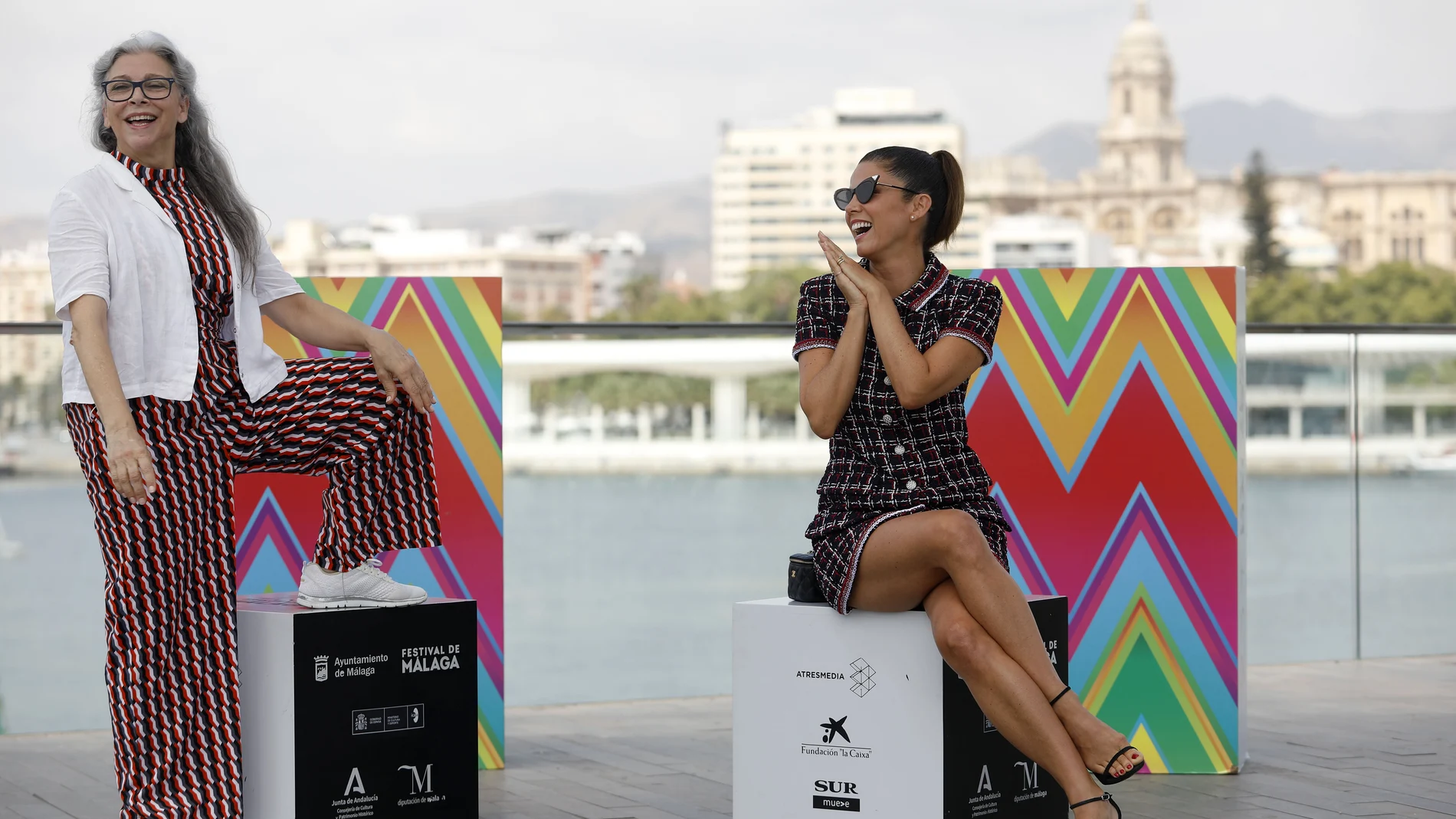 Kiti Mánver (izda.) y Juana Acosta durante la presentación de «El inconveniente»