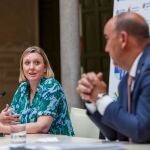 La consejera de Familia e Igualdad de Oportunidades, Isabel Blanco, y el presidente de la Diputación de Segovia, Miguel Ángel de Vicente