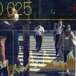 Hay que destacar el buen comportamiento de Amadeus que con más de un 5% y IAG con más de un 4% lideran las alzas