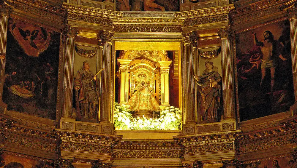 Talla de la Virgen de Guadalupe en Extremadura. La leyenda afirma que fue tallada por San Lucas.