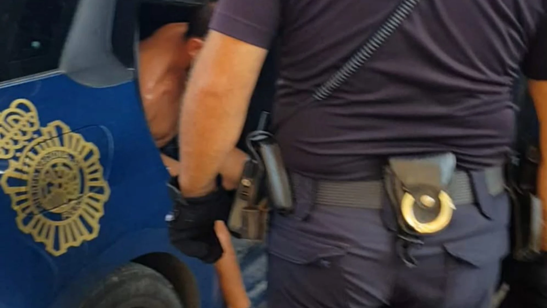 Sucesos.- Policía Nacional detiene en Murcia a un hombre por agredir en el cuello a un joven con una botella rota