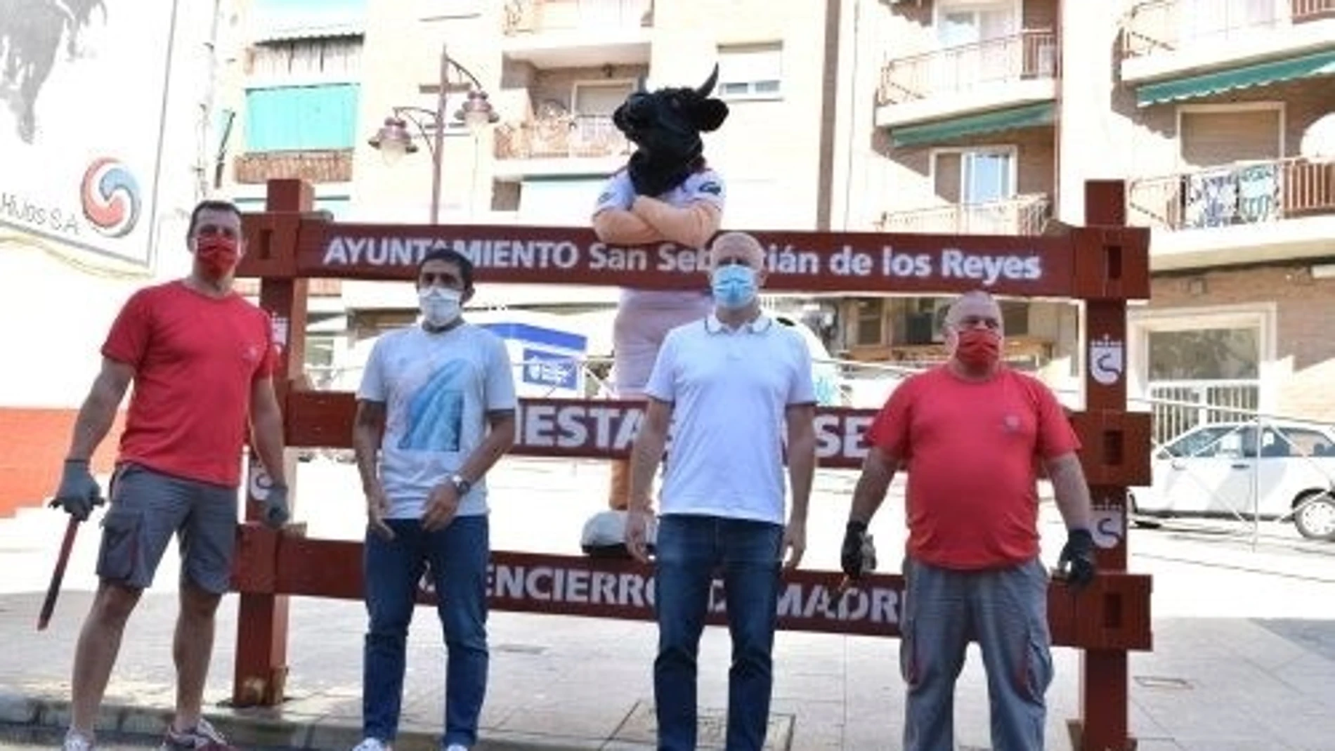 S.S. de los Reyes.- El Ayuntamiento coloca una talanquera "permanente" en homenaje a los encierros
