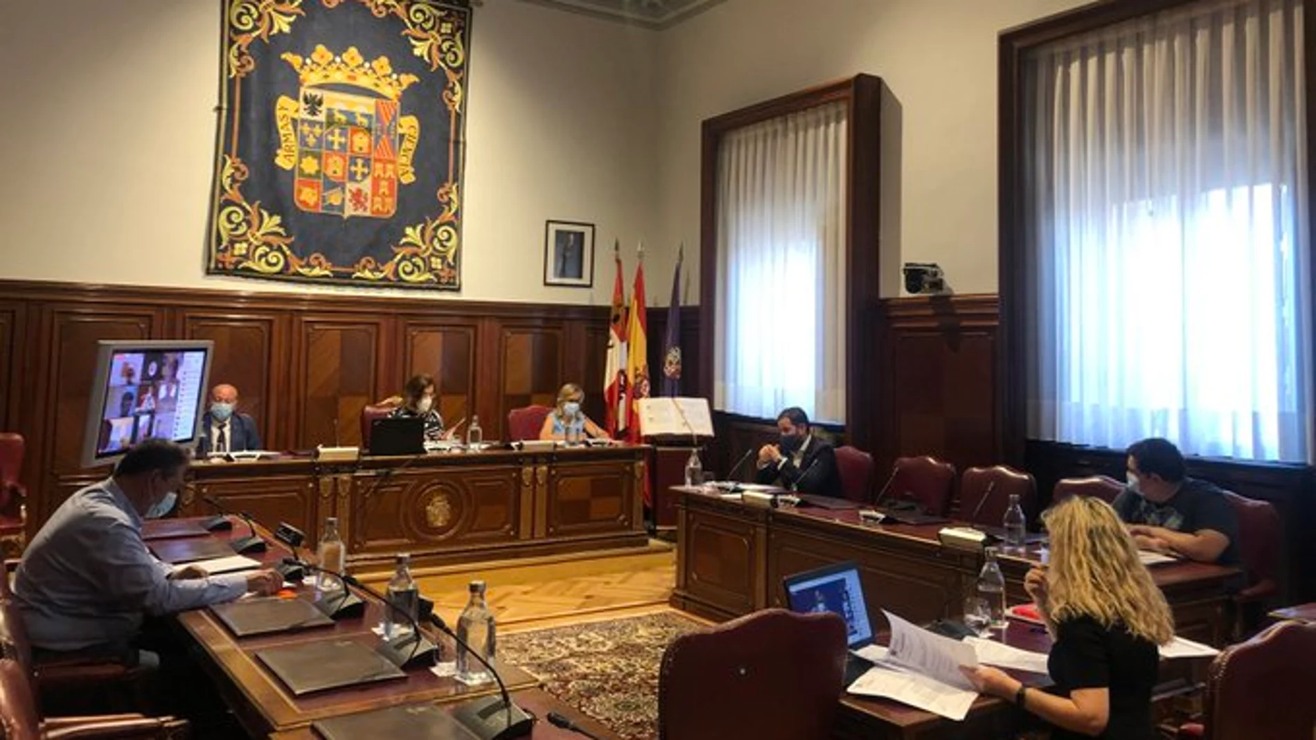 Pleno de la Diputación de Palencia presidido por Ángeles Armisén