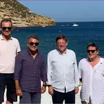 Ximo Puig, Pedro Duque, José Luis Escrivá y el alcalde de Xàbia, José Chulvi, en la polémica foto sin mascarillas