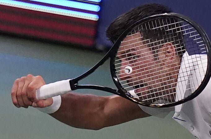 Djokovic las pasó canutas para vencer a Bautista en semifinales