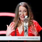 Pilar Palomero recogiendo la Biznaga de Oro a la mejor película española