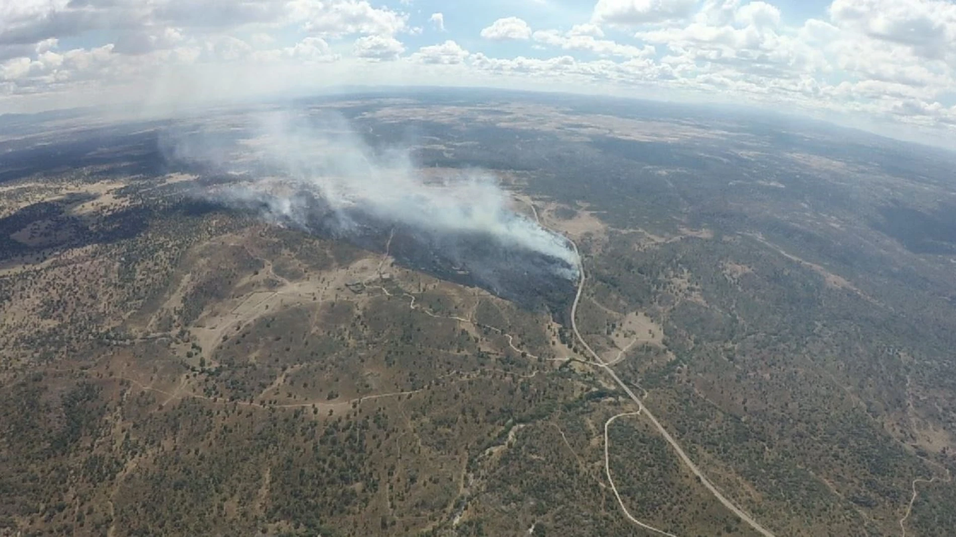 Incendios.- Declarado de nivel 1 el fuego en San Felices de Gallegos (Salamanca), por poder quemar más de 30 hectáreas