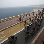 El Tour 2020 arrancó en un día peligroso por la lluvia