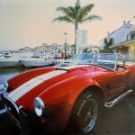 Un coche de lujo en el puerto marbellí