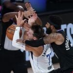 Marcus Morris golpeó con violencia a Luka Doncic en una penetración