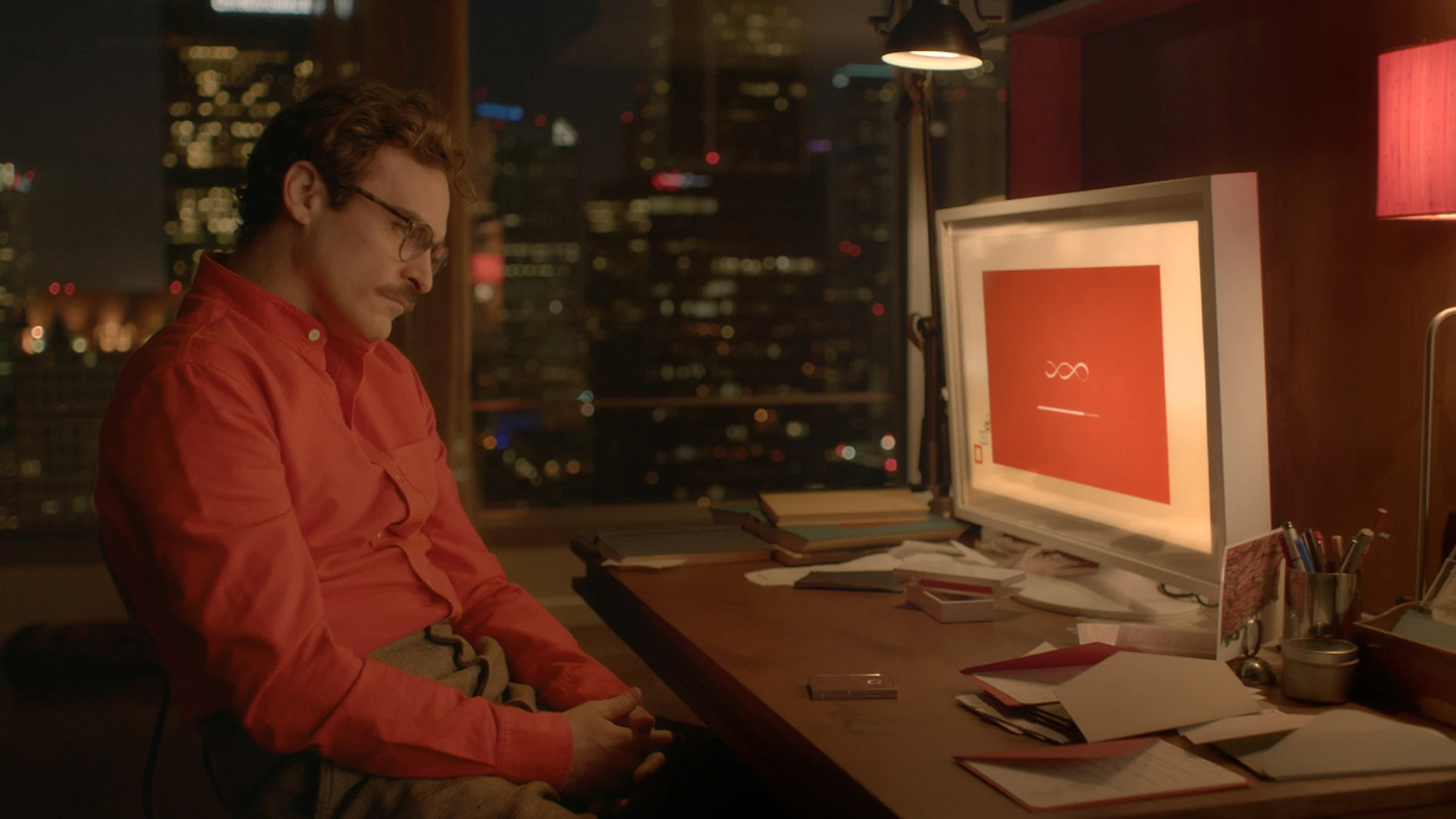 En 'Her', Joaquin Phoenix se enamora de su asistente virtual. ¿Podría pasarme a mi lo mismo con Siri?