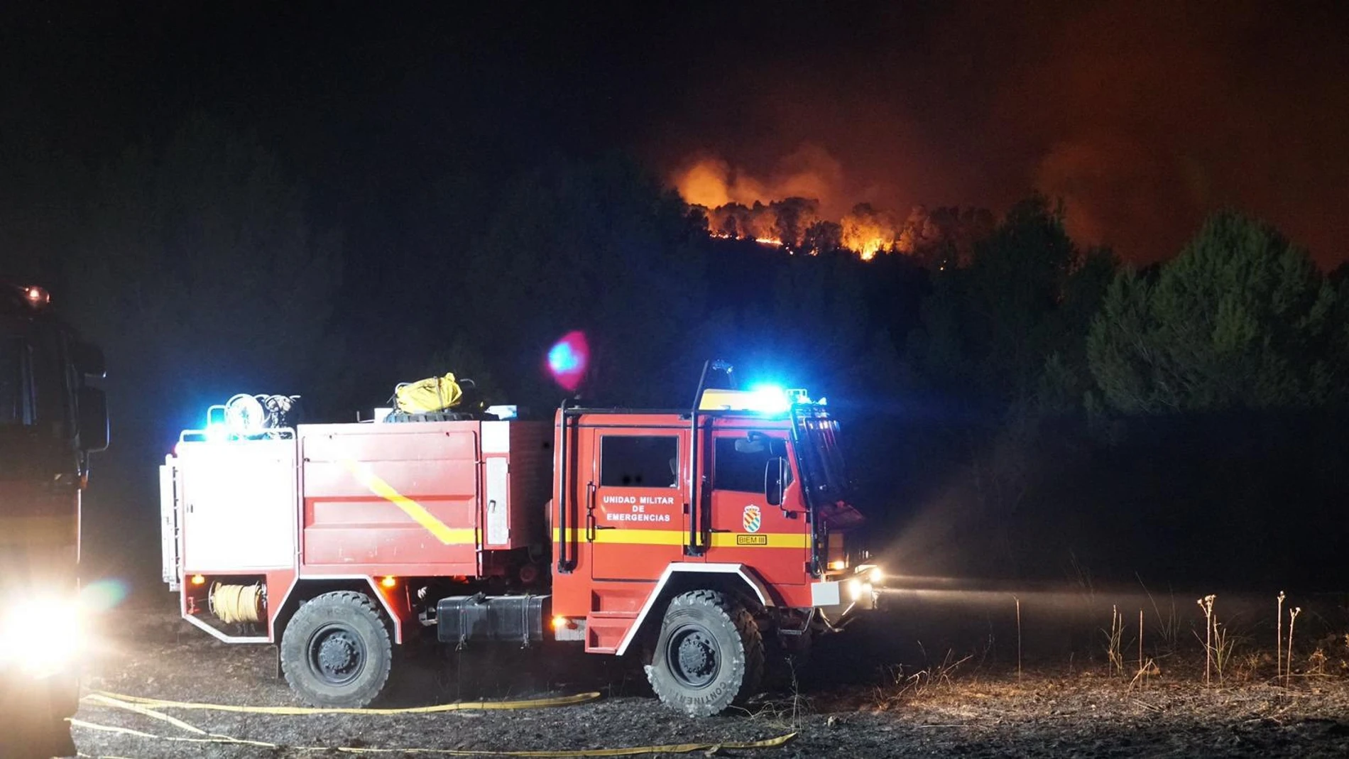 UME se suma a efectivos que intentan controlar el incendio en Mula (Murcia)