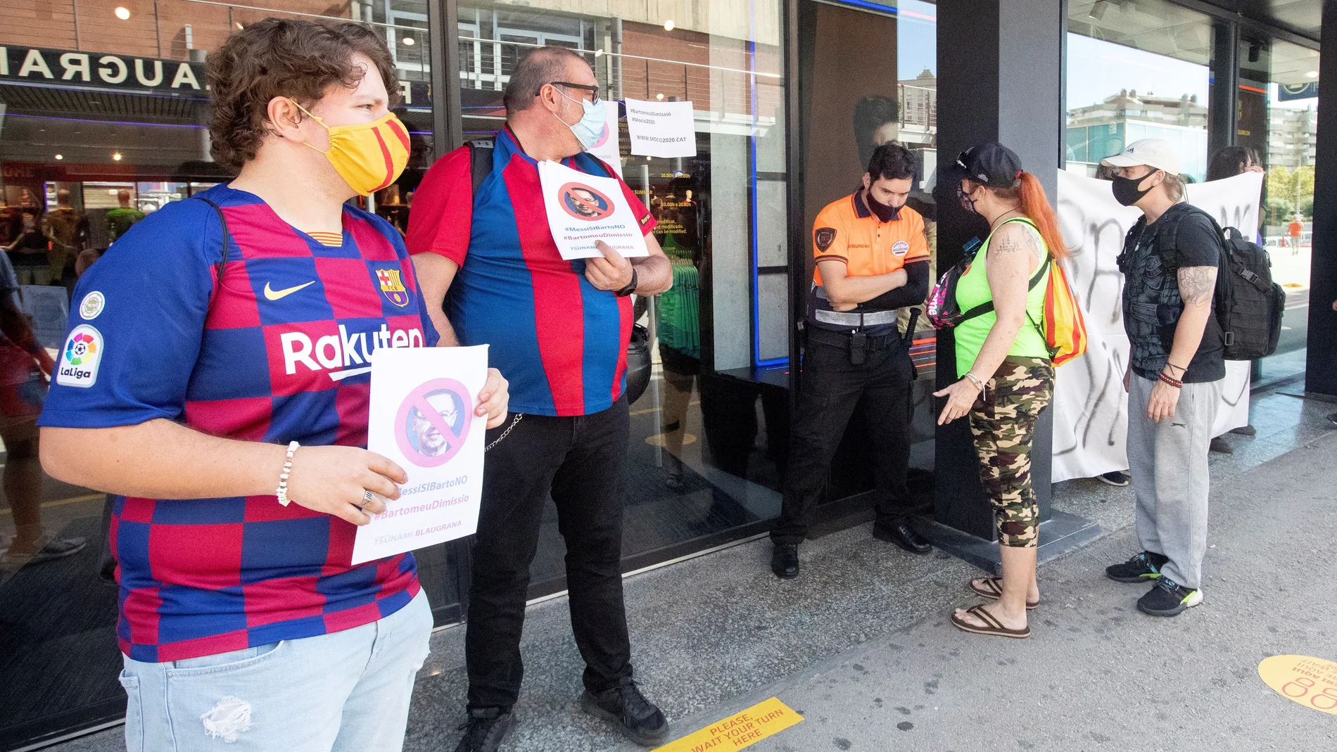 Una decena de personas en la manifestación de 'Tsunami Blaugrana'