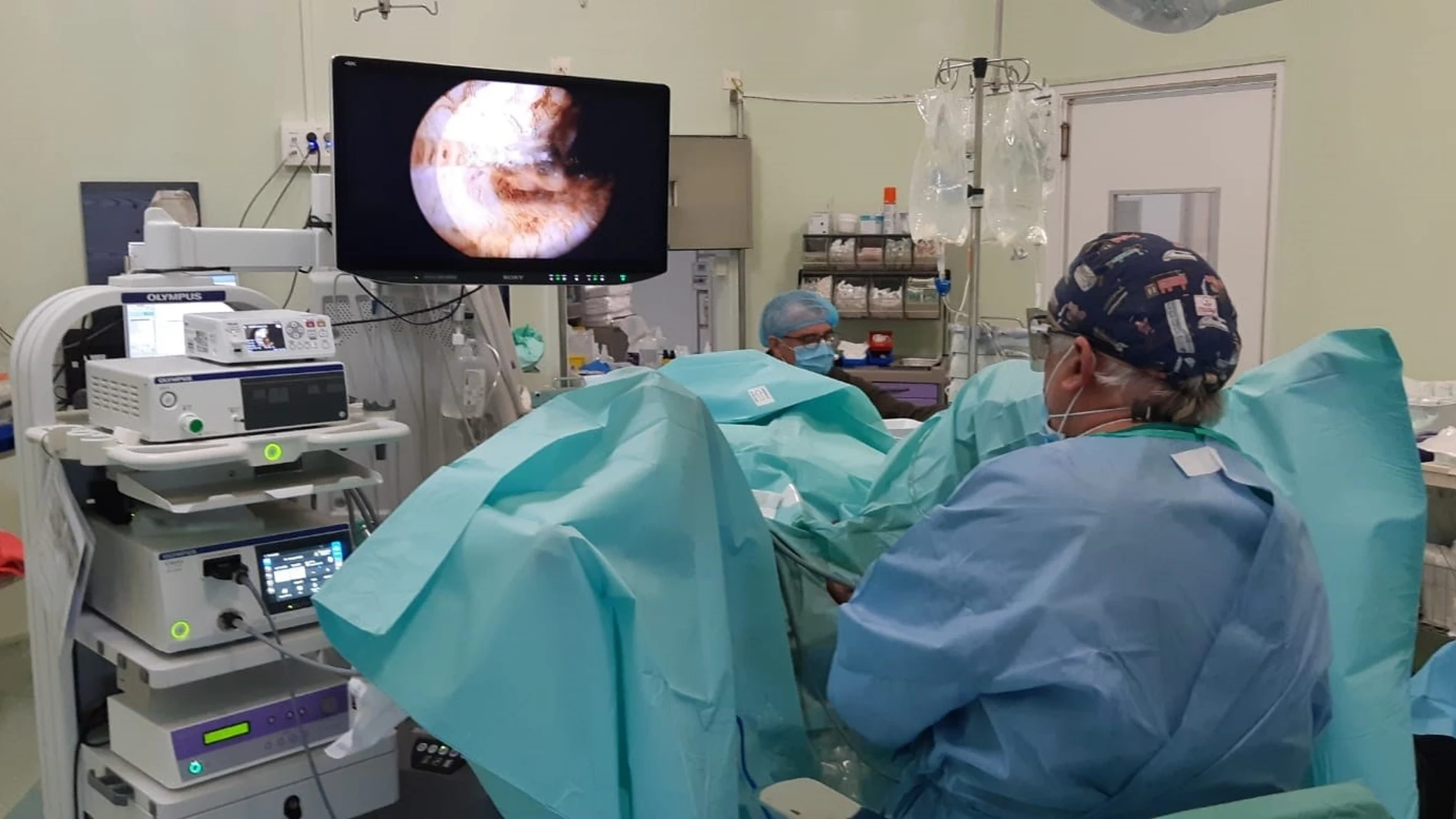El Hospital Arnau de Vilanova incorpora el uso de visión 3D en la cirugía endoscópica de la próstata