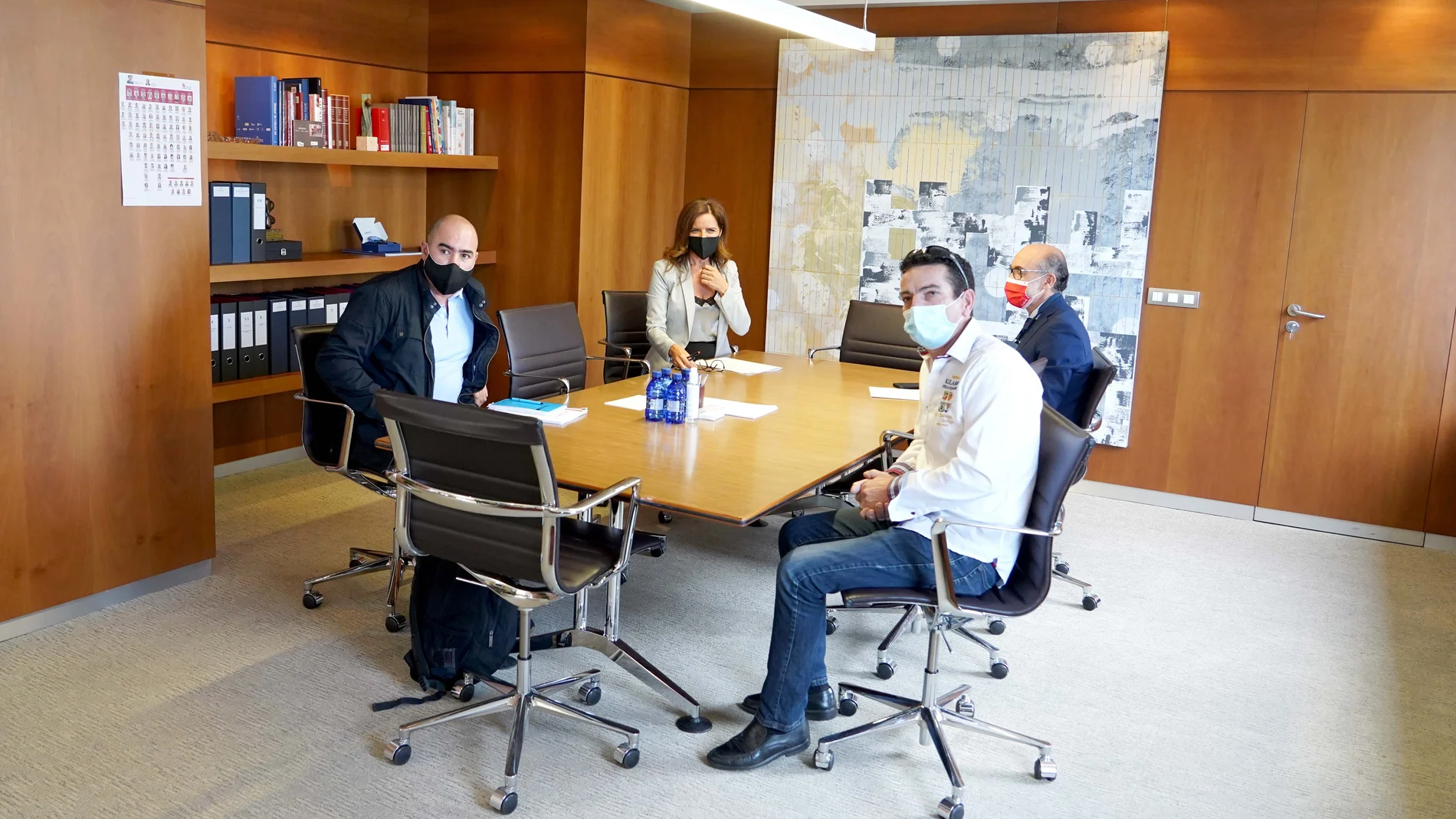 Los consejeros de Empleo e Industria, Carlota Amigo, y de Cultura y Turismo, Javier Ortega, mantienen una reunión de trabajo con los presidentes de la Unión de Industriales Feriantes de España y de la Asociación Española de Agencias y Profesionales del Espectáculo (Acople).