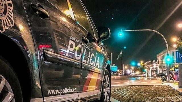 Desalojan Cañadío tras el cierre del ocio y disuelven dos fiestas con 43 jóvenes en Torrelavega