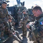 Una imagen de archivo de soldados franceses en una misión de la OTAN. El alto cargo detenido estaba destinado en Nápoles