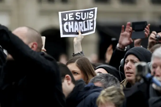 “Charlie Hebdo” vuelve a publicar las caricaturas de Mahoma al arrancar el juicio