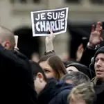 Los franceses salieron a la calles el 10 de enero de 2015 en solidaridad con el semanario satírico con el estogan &quot;Jes suis Charlie&quot;