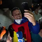 El diputado Gilber Caro ofrece declaraciones tras ser liberado en Venezuela