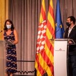 La alcaldesa de Girona y líder de JxCat en la localidad, Marta Madrenas, y el líder de ERC en el municipio, Quim Ayats, este martes durante el anuncio del acuerdo de gobierno.AYUNTAMIENTO DE GIRONA01/09/2020