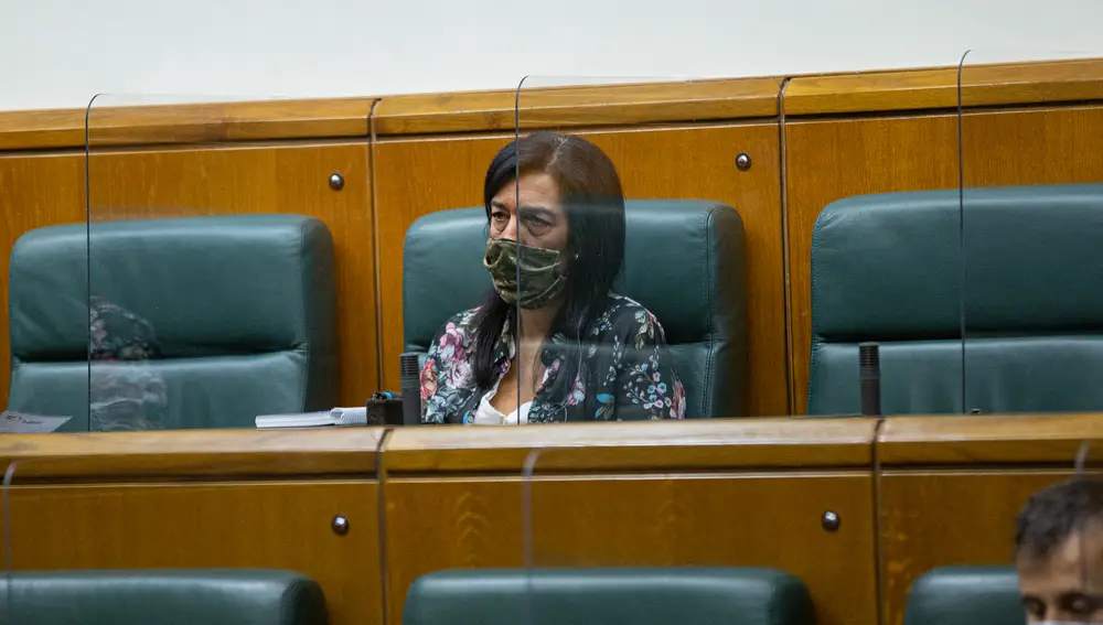 La diputada de Vox Amaia Martínez durante un pleno en la Cámara Vasca