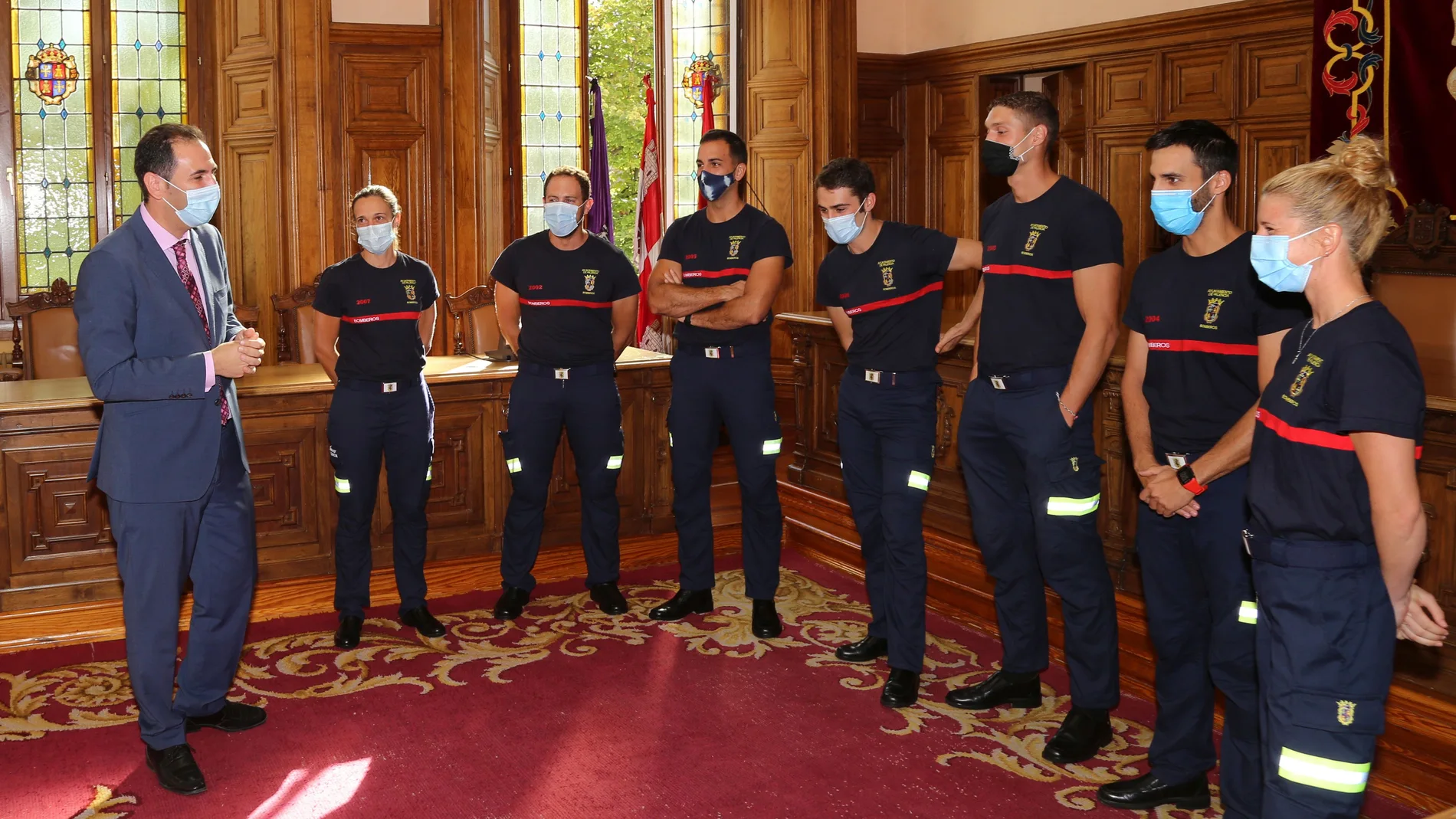 El Alcalde de Palencia, Mario Simón, asisten a la toma de posesión de los nuevo siete bomberos que se incorporan al Parque Municipal, entre las que se encuentran dos mujeres, que serán las primeras bomberas de Castilla y León