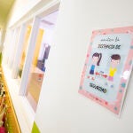 Imagen de un colegio preparado con las medidas para prevenir el contagio de coronavirus