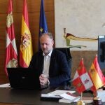 El presidente de las Cortes, Luis Fuentes, participa de forma telemática en la jornada sobre legislación europea e inversiones públicas