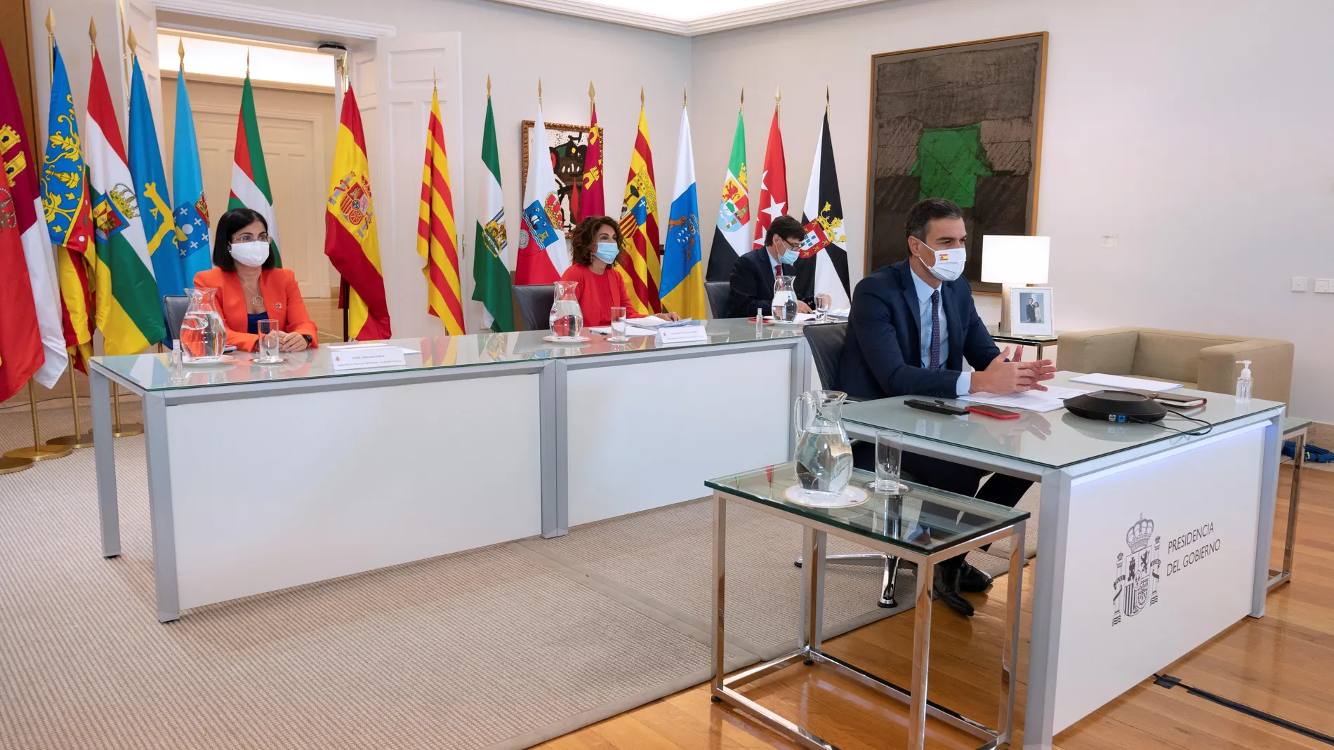 Sanchez chairs meeting with regional presidents
