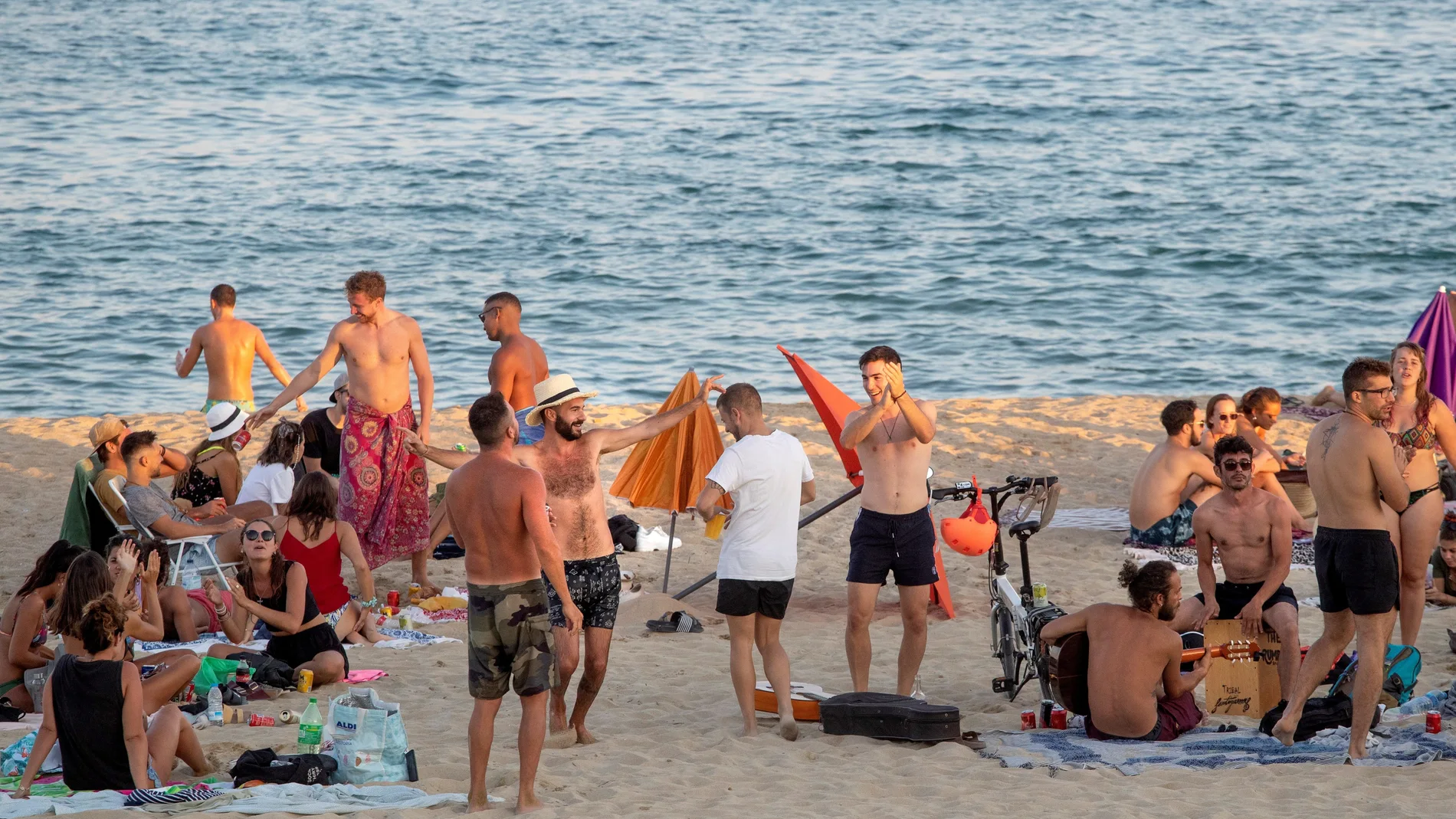 Playas cerradas por aforo en Barcelona