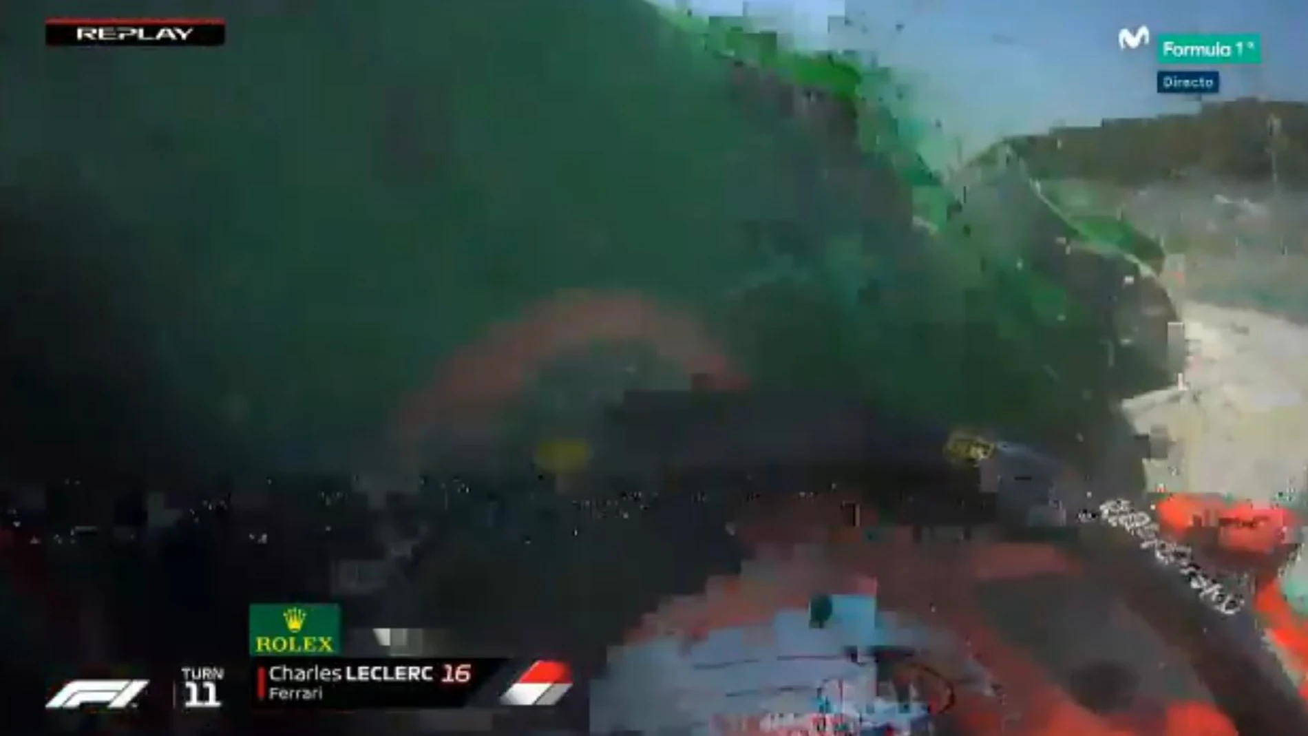 El peligroso accidente de Leclerc, aunque el piloto monegasco salió del coche por su propio pie