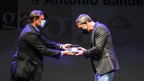 Antonio Onetti (izda.) y Antonio Banderas el domingo en el Teatro del Soho de Málaga