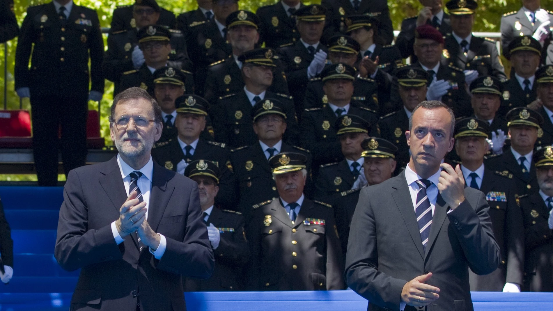 El entonces presidente Mariano Rajoy, con Francisco Martínez, secretario de Estado de Seguridad