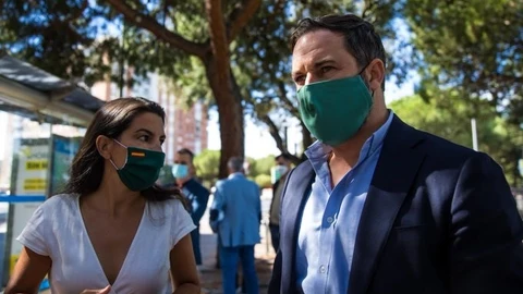 El presidente de Vox, Santiago Abascal, y la presidenta de Vox Madrid y candidata a la comunidad de Madrid, Rocío Monasterio