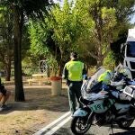 El camionero con la Guardia Civil tras avisar de que conducía ebrio por la autopista A-68 en La RiojaGUARDIA CIVIL LA RIOJA08/09/2020