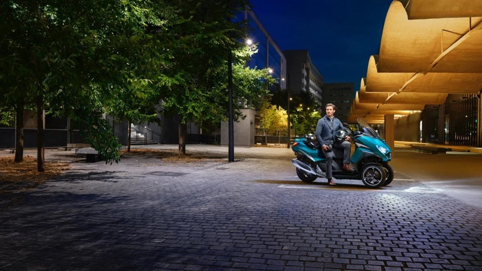 Economía/Motor.- Peugeot Motocycles actualiza su Metropolis, con nuevos sistemas de seguridad