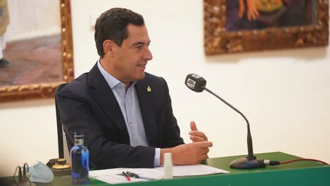 Juanma Moreno, durante una entrevista en Onda Cero