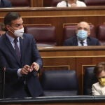 El presidente del Gobierno, Pedro Sánchez, interviene durante la primera sesión de control al Gobierno en el Congreso