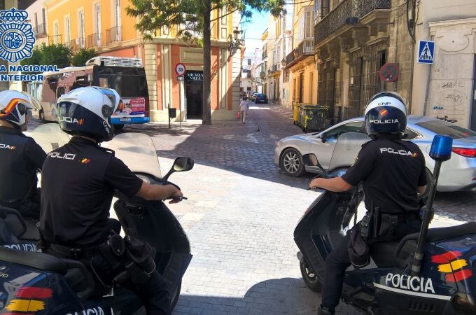 Policías nacionales por el centro de Jerez
