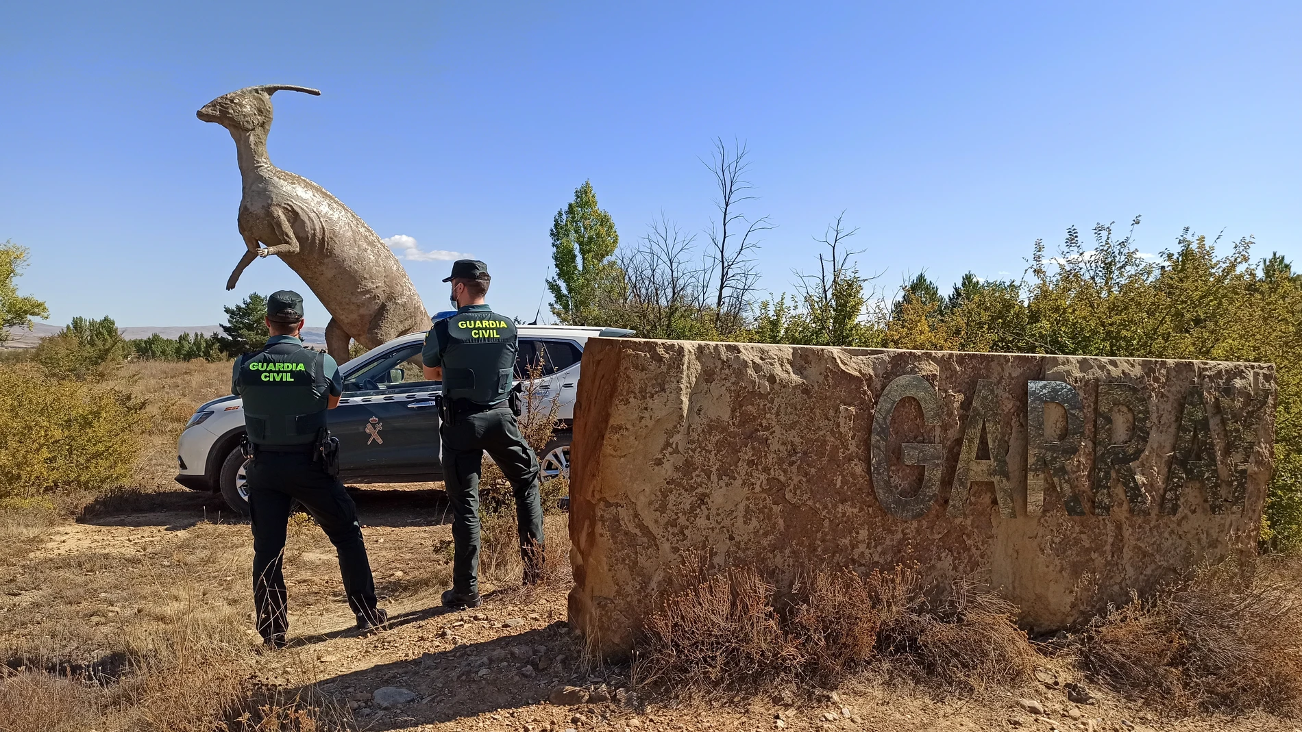 Efectivos de la Guardia Civil investigan los hechos en Garray