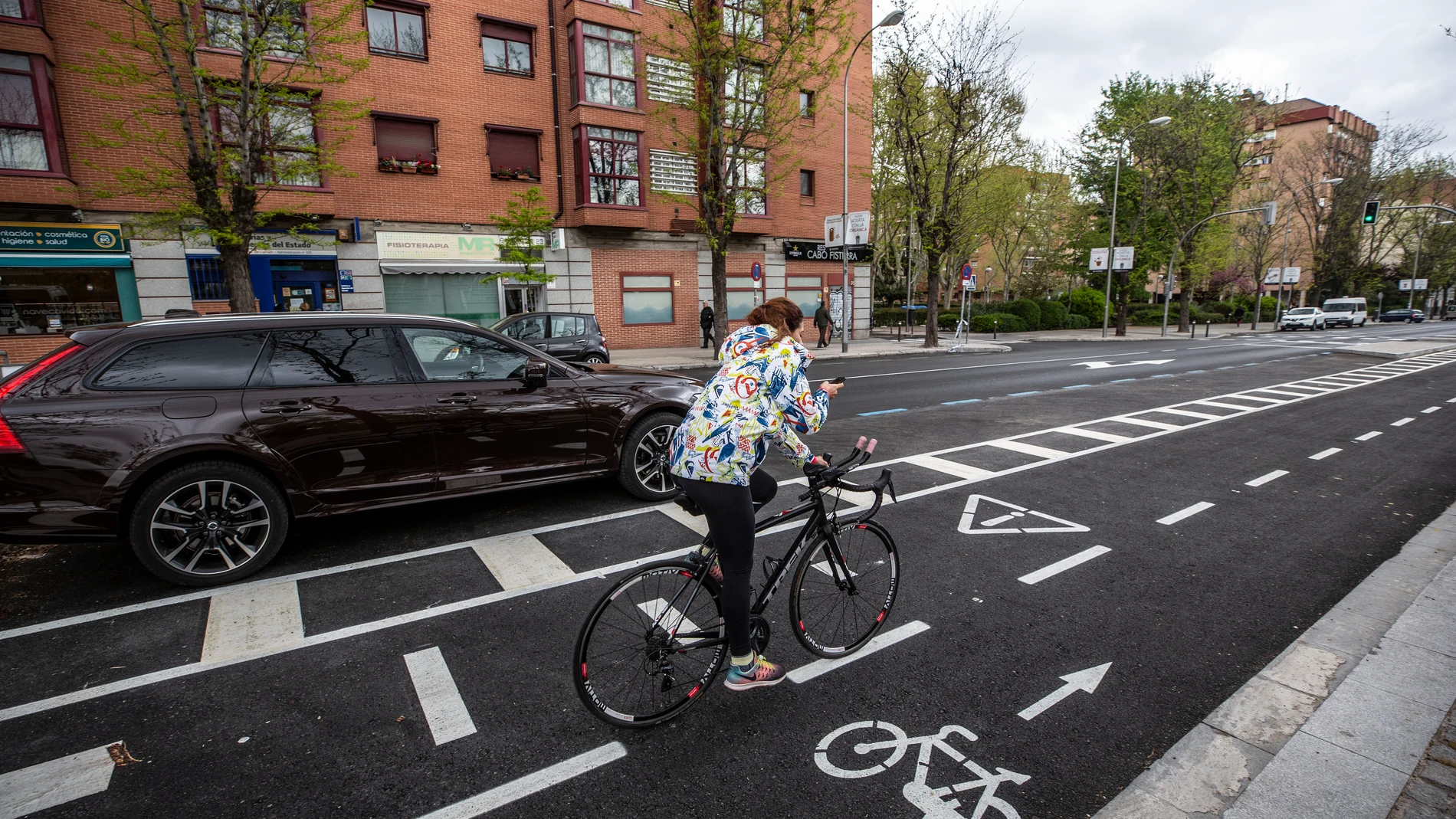 La DGT regulará la velocidad de los coches para adelantar a las bicis