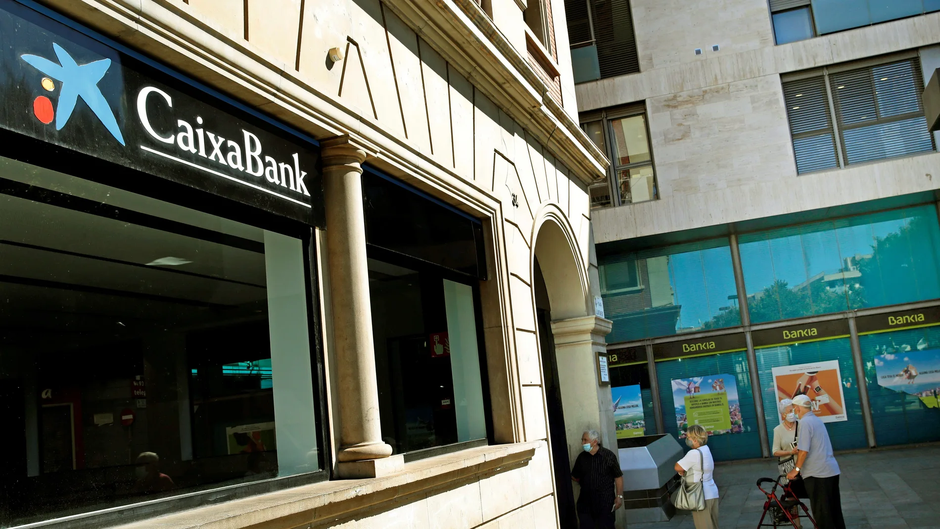 Los equipos de CaixaBank y Bankia trabajan contra reloj para anunciar fusión